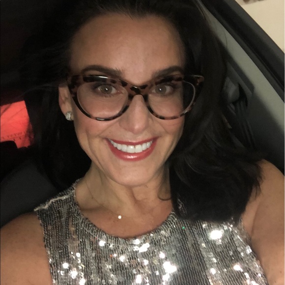 Meet your Posher, Nance 🗽❤️🌴 - Picture 1 of 4